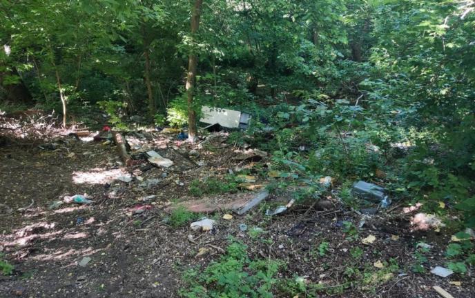 Dzikie wysypisko przy ul. Nad Zatoką